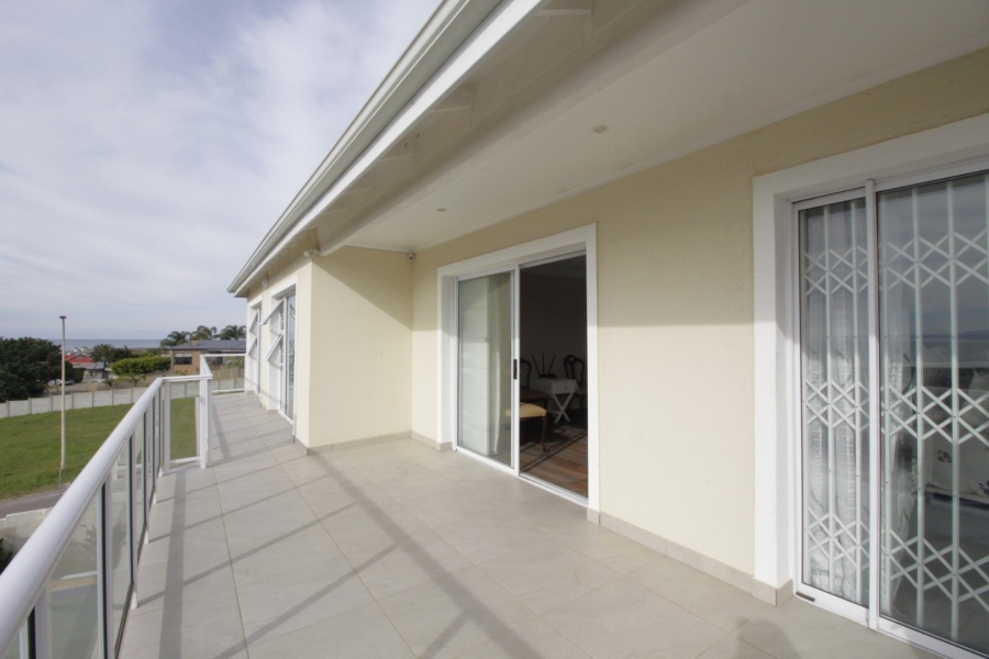 3 Bedroom Property for Sale in Wavecrest Eastern Cape